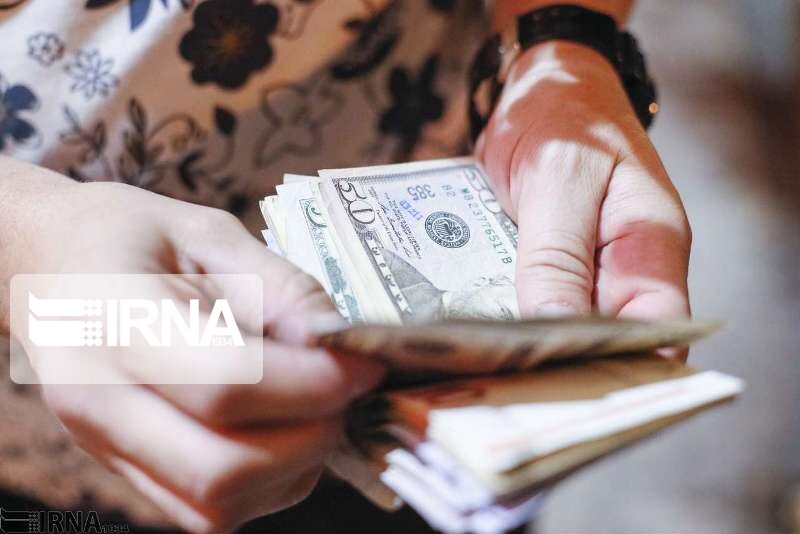 رفع تعهدات ارزی صادرکنندگان با فروش اسکناس به صرافی ها آغاز شد
