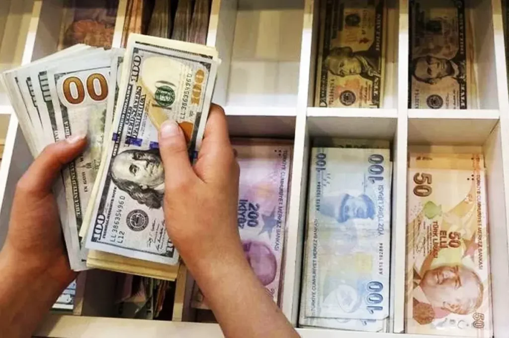 قیمت دلار امروز سه شنبه 7 بهمن 1404 / دلار از 150 هزار تومان عبور کرد